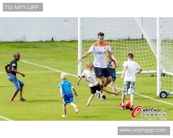 盘点那些从婴儿照到巨星舞台的足球传奇成长故事